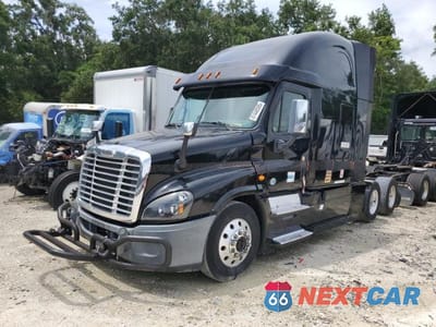 Drugie zdjęcie samochodu z przodu: 2015 FREIGHTLINER CASCADIA 125 VIN:3AKJGLD60FSGJ8779 - miniatura