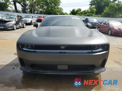 Piąte zdjęcie samochodu w środku: 2025 DODGE CHARGER DAYTONA SCAT PACK VIN:2C3CDBDK6SR210334 - miniatura