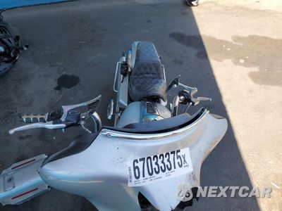 Piąte zdjęcie samochodu w środku: 2010 HARLEY-DAVIDSON FLHX VIN:1HD1KB437AB652438 - miniatura