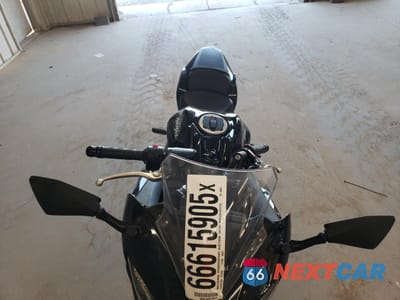 Piąte zdjęcie samochodu w środku: 2019 KAWASAKI EX650 J VIN:JKAEXEJ10KDA03821 - miniatura