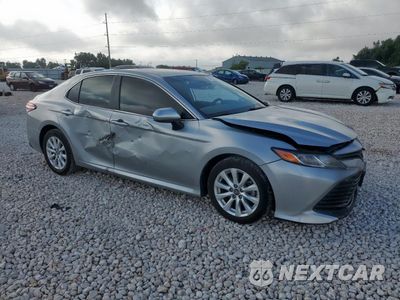 Czwarte zdjęcie samochodu z boku: 2019 TOYOTA CAMRY L VIN:4T1B11HKXKU741359 - miniatura