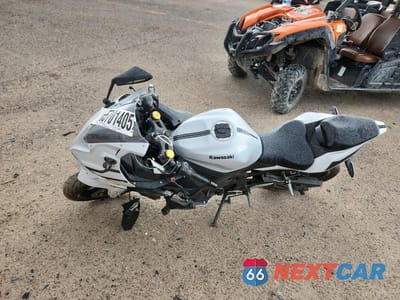 Trzecie zdjęcie samochodu z tyłu: 2025 KAWASAKI ZX400 S VIN:ML5ZXCS18SDA39311 - miniatura