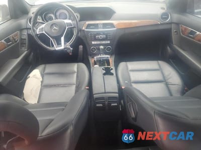 Zdjęcie 8 z 12 samochodu: 2012 MERCEDES-BENZ C 250 VIN:WDDGF4HB6CA615473 - miniatura
