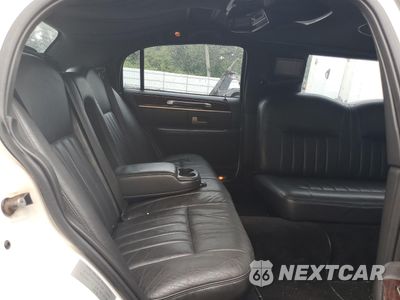 Zdjęcie 11 z 13 samochodu: 2006 LINCOLN TOWN CAR EXECUTIVE VIN:1L1FM88W66Y601877 - miniatura