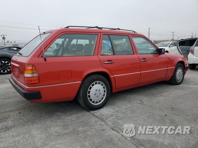 Trzecie zdjęcie samochodu z tyłu: 1992 MERCEDES-BENZ 300 TE VIN:WDBEA90E5NF207523 - miniatura