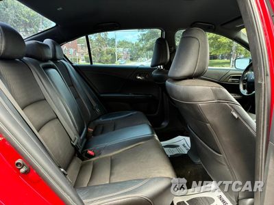 Zdjęcie 6 z 10 samochodu: 2017 HONDA ACCORD SPORT VIN:1HGCR2F59HA224960 - miniatura