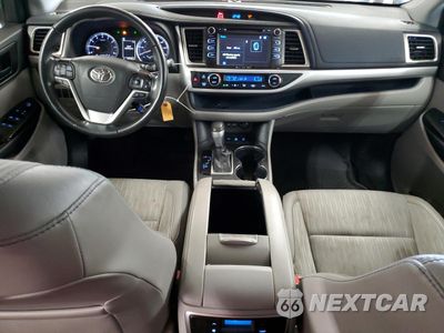 Zdjęcie 8 z 14 samochodu: 2019 TOYOTA HIGHLANDER LE VIN:5TDBZRFH5KS997903 - miniatura