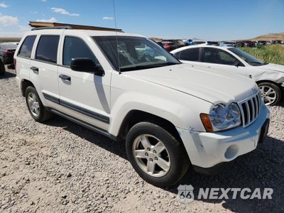 Czwarte zdjęcie samochodu z boku: 2005 JEEP GRAND CHEROKEE LAREDO VIN:1J4GR48K05C581016 - miniatura