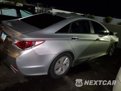 Trzecie zdjęcie samochodu z tyłu: 2011 HYUNDAI SONATA HYBRID VIN:KMHEC4A44FA130738 - miniatura