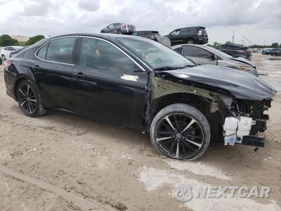 Czwarte zdjęcie samochodu z boku: 2018 TOYOTA CAMRY XSE VIN:4T1B61HK1JU054478 - miniatura