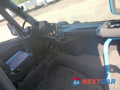 Zdjęcie 8 z 13 samochodu: 2022 RIVIAN EDV 700 VIN:7FCEHDB76NN003330 - miniatura