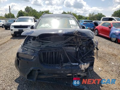 Piąte zdjęcie samochodu w środku: 2025 BMW X7 M60I VIN:5UX33EM08S9X65854 - miniatura