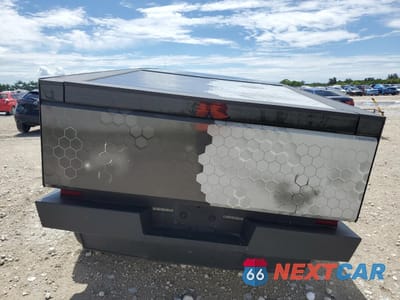 Zdjęcie 6 z 13 samochodu: 2024 TESLA CYBERTRUCK VIN:7G2CEHED4RA000603 - miniatura