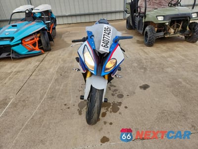 Drugie zdjęcie samochodu z przodu: 2015 BMW S 1000 RR VIN:WB10D2101FZ352701 - miniatura