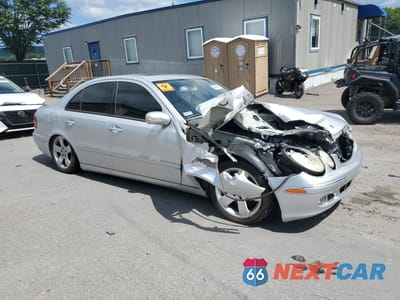 Czwarte zdjęcie samochodu z boku: 2006 MERCEDES-BENZ E 500 4MATIC VIN:WDBUF83J16X188237 - miniatura