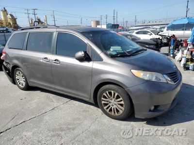 Czwarte zdjęcie samochodu z boku: 2013 TOYOTA SIENNA XLE 8-PASSENGER VIN:5TDYK3DC9DS403707 - miniatura