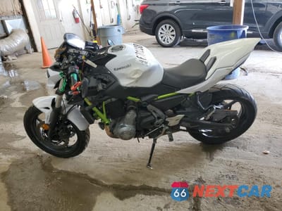 Trzecie zdjęcie samochodu z tyłu: 2017 KAWASAKI ER650 H VIN:JKAEREH15HDA01233 - miniatura