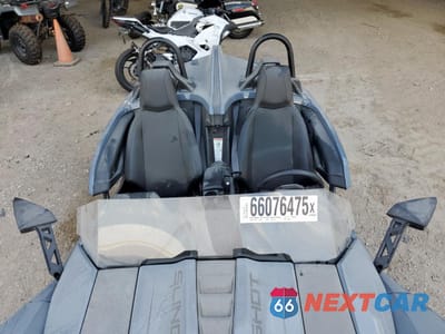 Piąte zdjęcie samochodu w środku: 2023 POLARIS SLINGSHOT SL VIN:57XAAPHD3P8155310 - miniatura