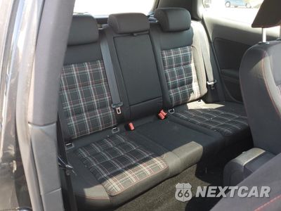 Zdjęcie 10 z 14 samochodu: 2010 VOLKSWAGEN GTI VIN:WVWFV7AJXAW195146 - miniatura