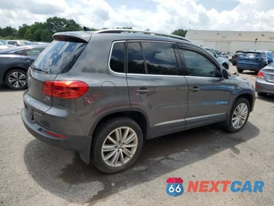 Trzecie zdjęcie samochodu z tyłu: 2016 VOLKSWAGEN TIGUAN S VIN:WVGBV7AX5GW564549 - miniatura