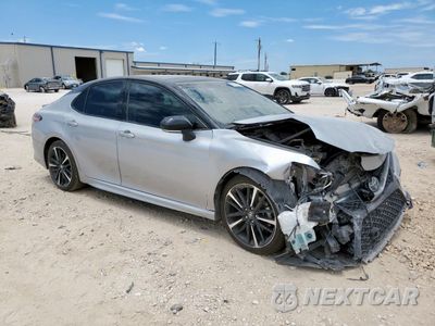 Czwarte zdjęcie samochodu z boku: 2018 TOYOTA CAMRY XSE VIN:4T1B61HK8JU130519 - miniatura