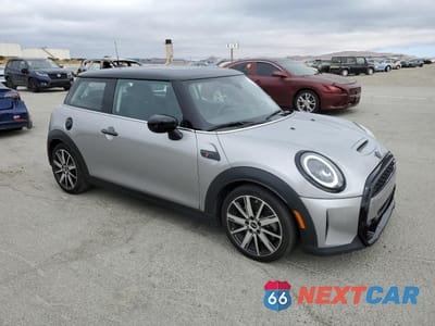 Czwarte zdjęcie samochodu z boku: 2024 MINI COOPER S VIN:WMW53DH02R2V07389 - miniatura