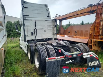 Trzecie zdjęcie samochodu z tyłu: 2023 VOLVO VN VNL VIN:4V4NC9EH5PN340925 - miniatura