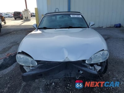 Piąte zdjęcie samochodu w środku: 2004 MAZDA MX-5 MIATA BASE VIN:JM1NB353X40401730 - miniatura