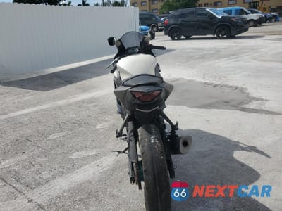 Czwarte zdjęcie samochodu z boku: 2024 YAMAHA YZFR3 A VIN:MH3RH18Y2RK017868 - miniatura