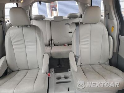 Zdjęcie 10 z 13 samochodu: 2013 TOYOTA SIENNA XLE VIN:5TDYK3DC5DS401470 - miniatura
