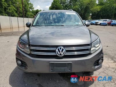 Piąte zdjęcie samochodu w środku: 2016 VOLKSWAGEN TIGUAN S VIN:WVGBV7AX5GW564549 - miniatura