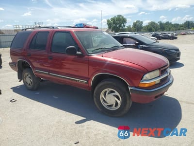 Czwarte zdjęcie samochodu z boku: 1998 CHEVROLET BLAZER VIN:1GNDT13W7W2160265 - miniatura