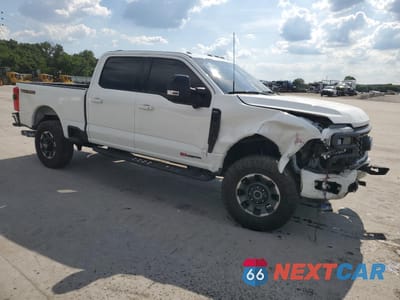 Czwarte zdjęcie samochodu z boku: 2024 FORD F350 SUPER DUTY VIN:1FT8W3BM1REC28799 - miniatura