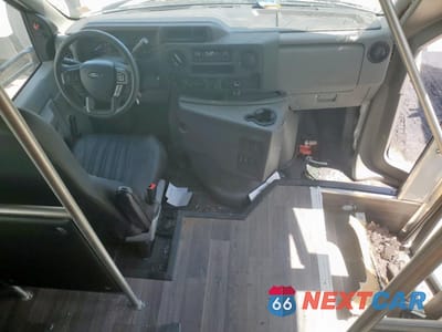 Piąte zdjęcie samochodu w środku: 2024 FORD ECONOLINE E450 SUPER DUTY CUTAWAY VAN VIN:1FDFE4FN1RDD17602 - miniatura