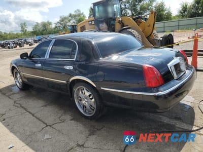 Drugie zdjęcie samochodu z przodu: 2000 LINCOLN TOWN CAR SIGNATURE VIN:1LNHM82W1YY914712 - miniatura