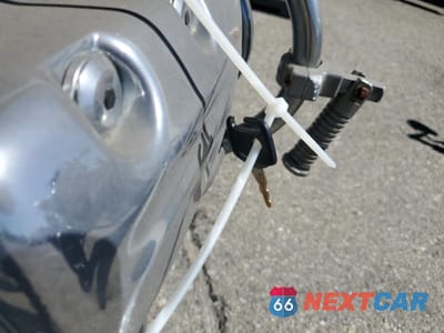 Zdjęcie 8 z 9 samochodu: 2000 HONDA GL1500 CF VIN:1HFSC4108YA100302 - miniatura
