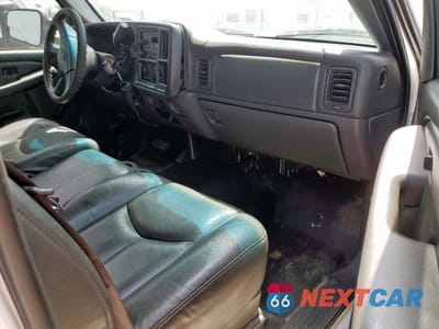 Zdjęcie 10 z 12 samochodu: 2006 CHEVROLET SILVERADO C3500 VIN:1GBJC34D46E228450 - miniatura