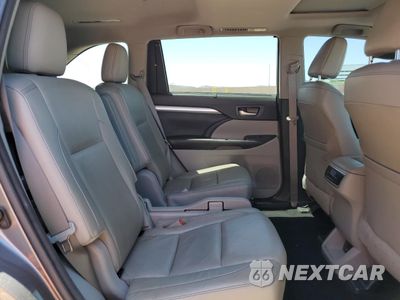 Zdjęcie 11 z 16 samochodu: 2017 TOYOTA HIGHLANDER SE VIN:5TDJZRFH6HS451678 - miniatura