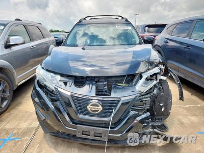 Piąte zdjęcie samochodu w środku: 2018 NISSAN ROGUE S VIN:5N1AT2MTXJC722874 - miniatura