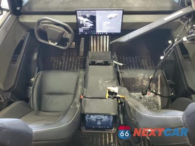 Zdjęcie 8 z 13 samochodu: 2024 TESLA CYBERTRUCK VIN:7G2CEHEE7RA027867 - miniatura