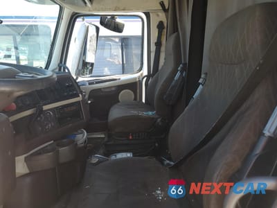 Piąte zdjęcie samochodu w środku: 2015 VOLVO VN VNL VIN:4V4NC9EH8FN179694 - miniatura