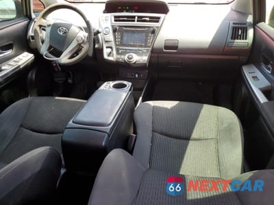 Zdjęcie 8 z 14 samochodu: 2017 TOYOTA PRIUS V VIN:JTDZN3EUXHJ069578 - miniatura