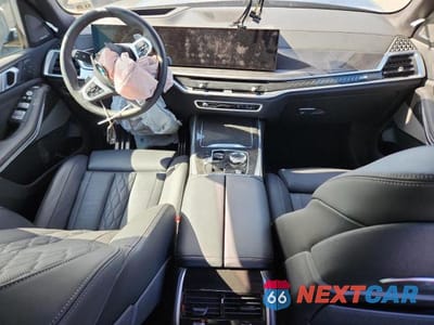 Zdjęcie 8 z 13 samochodu: 2025 BMW X7 M60I VIN:5UX33EM07S9X73329 - miniatura