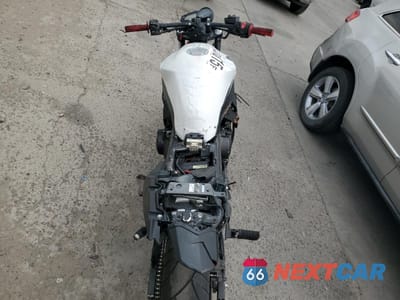 Zdjęcie 6 z 8 samochodu: 2009 YAMAHA FZ6 R VIN:JYARJ18Y89A000495 - miniatura