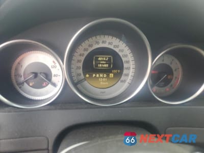 Zdjęcie 9 z 12 samochodu: 2012 MERCEDES-BENZ C 250 VIN:WDDGF4HB6CA615473 - miniatura