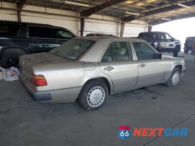 Trzecie zdjęcie samochodu z tyłu: 1990 MERCEDES-BENZ 300 E VIN:WDBEA30D2LB121367 - miniatura