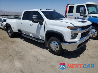 Czwarte zdjęcie samochodu z boku: 2021 CHEVROLET SILVERADO K3500 LT VIN:1GC4YTEY2MF152276 - miniatura