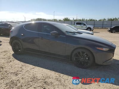 Czwarte zdjęcie samochodu z boku: 2019 MAZDA 3 PREFERRED VIN:JM1BPAMM0K1135063 - miniatura
