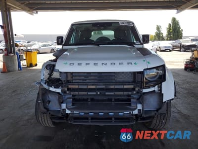 Piąte zdjęcie samochodu w środku: 2024 LAND ROVER DEFENDER 110 S VIN:SALEJ7EU9R2310133 - miniatura