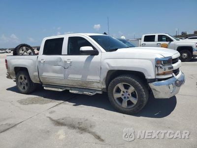 Czwarte zdjęcie samochodu z boku: 2017 CHEVROLET SILVERADO C1500 LT VIN:3GCPCREC9HG407450 - miniatura